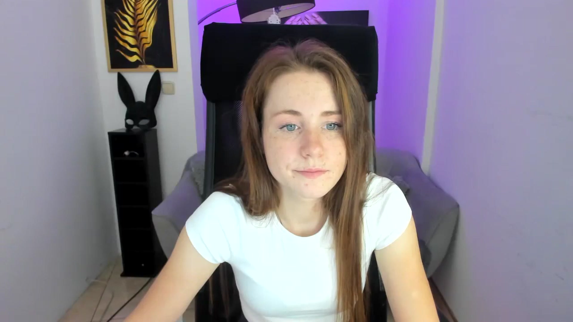 Gallery image thumbnail from Moonshinee's myfreecams stream on, 11/09/2024, 18:39 image 10 of 20