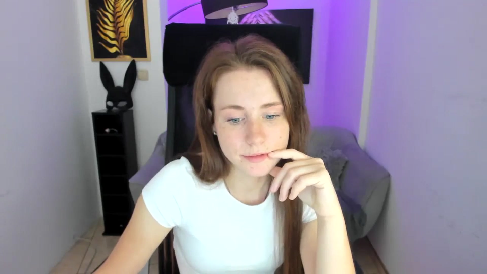 Gallery image thumbnail from Moonshinee's myfreecams stream on, 11/09/2024, 18:39 image 5 of 20