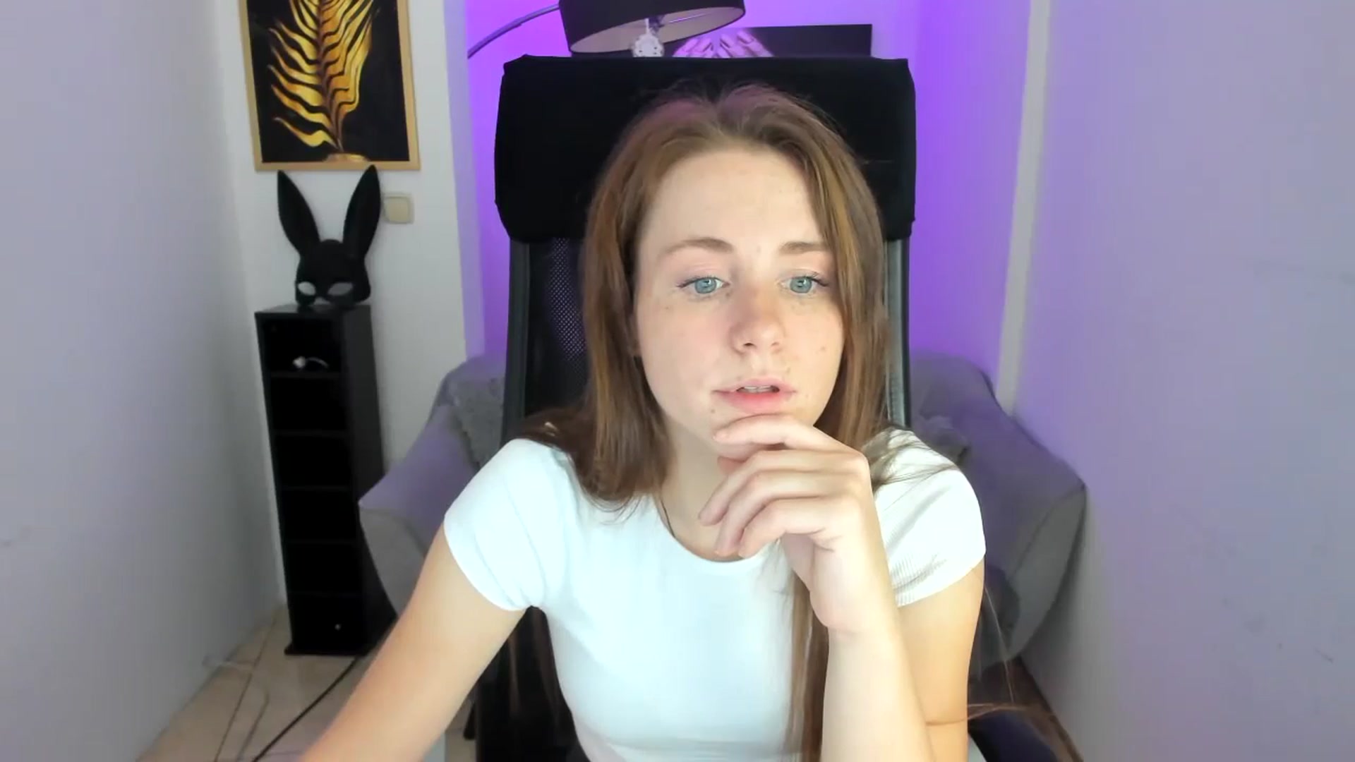 Gallery image thumbnail from Moonshinee's myfreecams stream on, 11/09/2024, 18:39 image 9 of 20