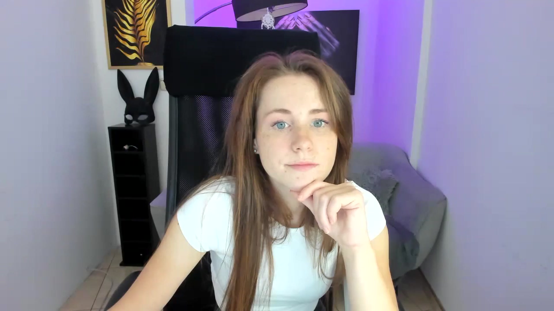 Gallery image thumbnail from Moonshinee's myfreecams stream on, 11/09/2024, 20:28 image 8 of 20