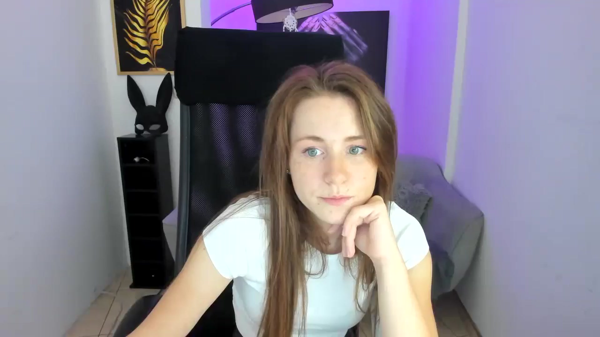 Gallery image thumbnail from Moonshinee's myfreecams stream on, 11/09/2024, 20:28 image 9 of 20