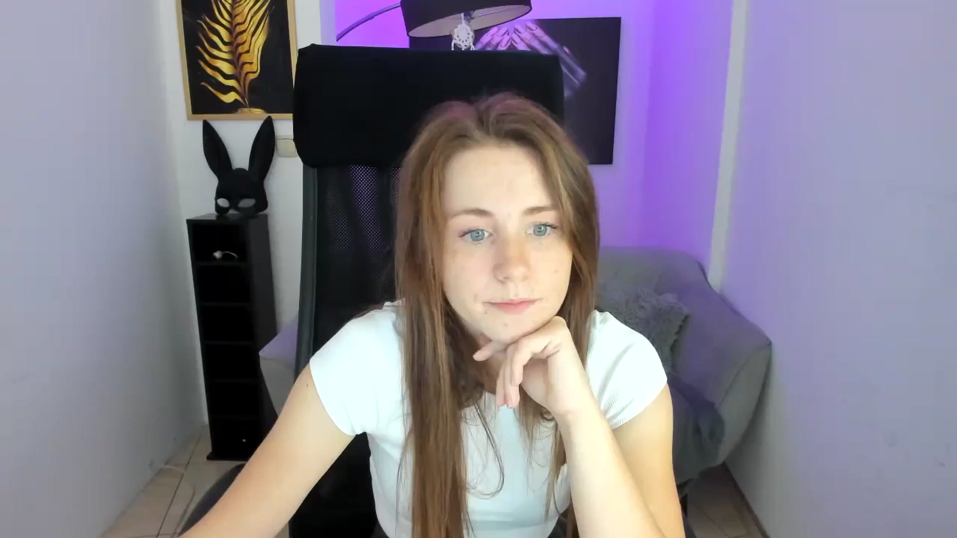 Gallery image thumbnail from Moonshinee's myfreecams stream on, 11/09/2024, 20:28 image 14 of 20