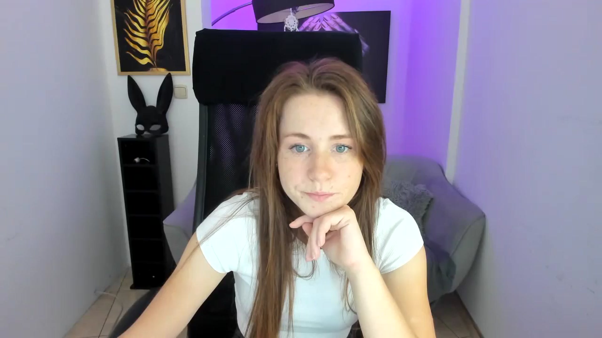 Gallery image thumbnail from Moonshinee's myfreecams stream on, 11/09/2024, 20:28 image 10 of 20