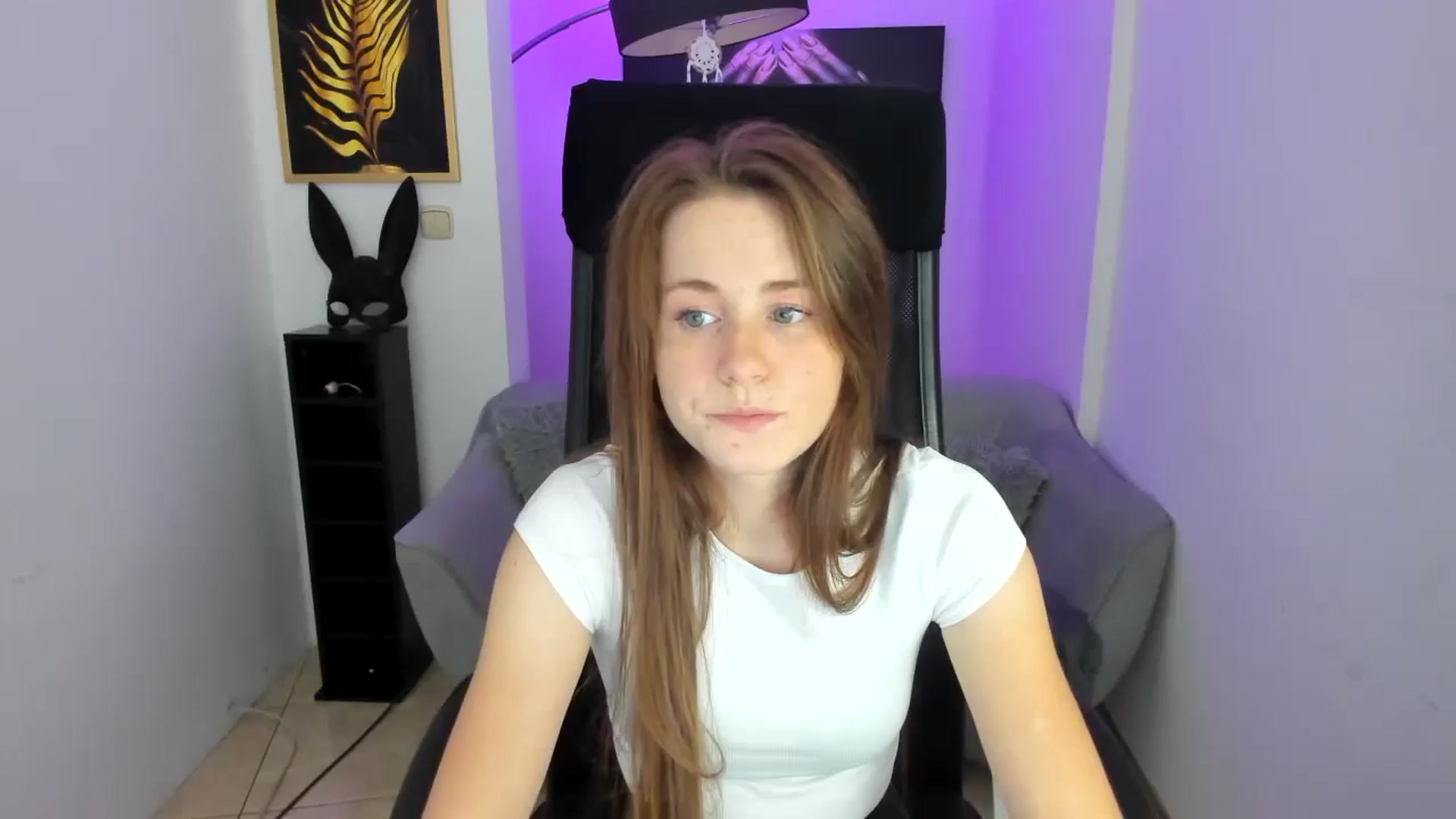 Gallery image thumbnail from Moonshinee's myfreecams stream on, 11/09/2024, 20:28 image 1 of 20