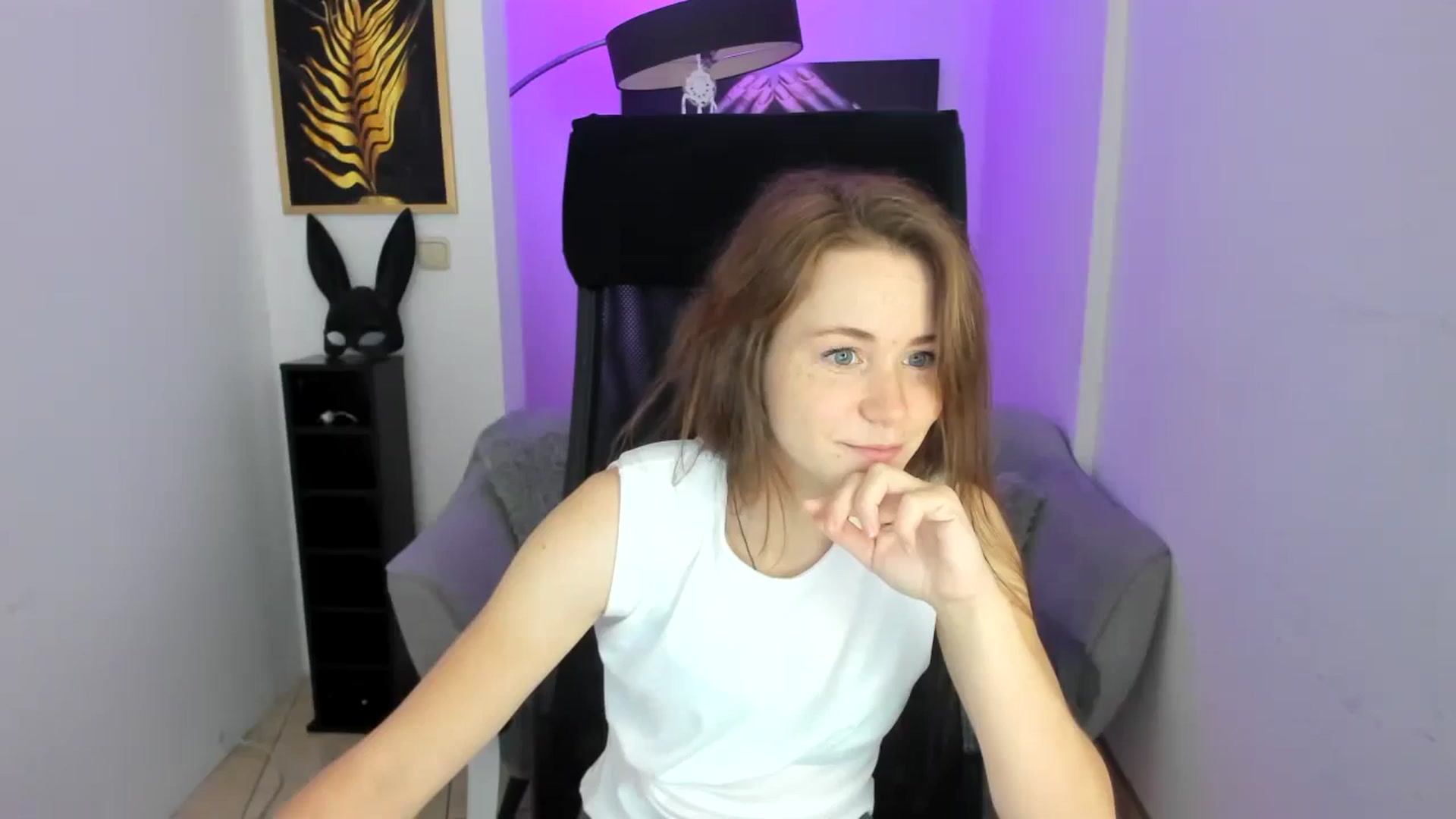 Gallery image thumbnail from Moonshinee's myfreecams stream on, 11/10/2024, 14:42 image 19 of 20