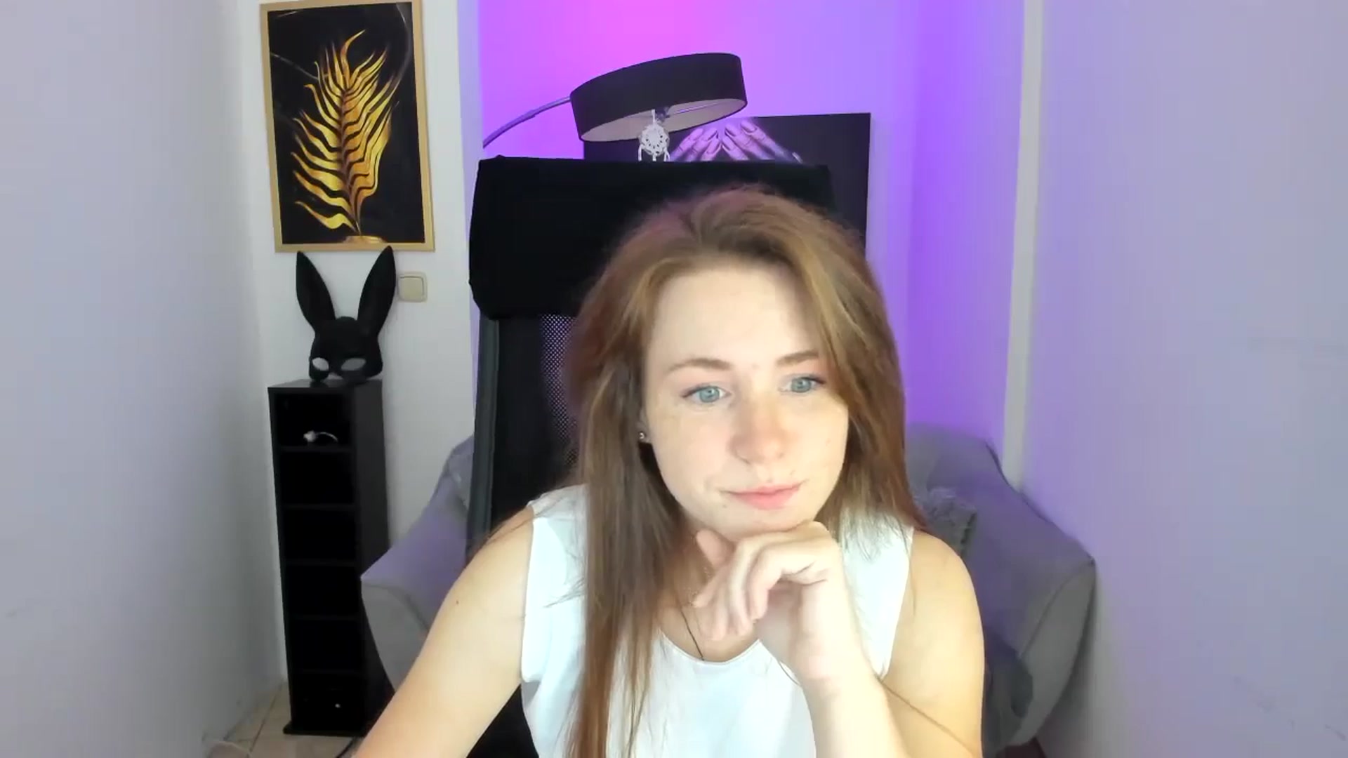 Gallery image thumbnail from Moonshinee's myfreecams stream on, 11/10/2024, 14:42 image 10 of 20