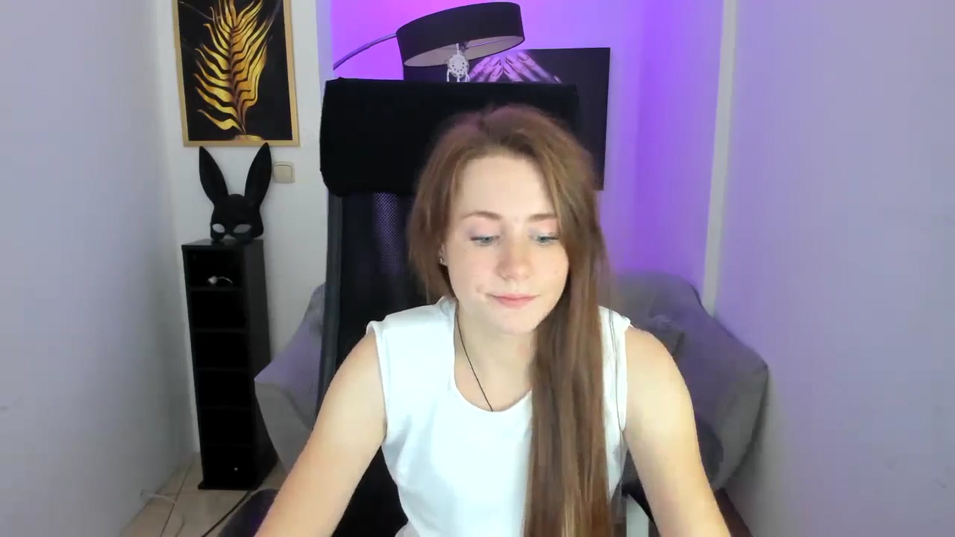 Gallery image thumbnail from Moonshinee's myfreecams stream on, 11/10/2024, 16:12 image 13 of 20