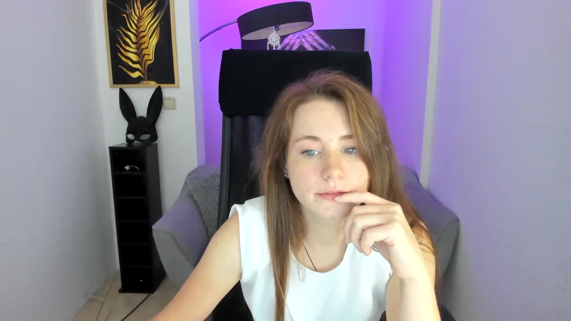 Gallery image thumbnail from Moonshinee's myfreecams stream on, 11/10/2024, 16:12 image 19 of 20