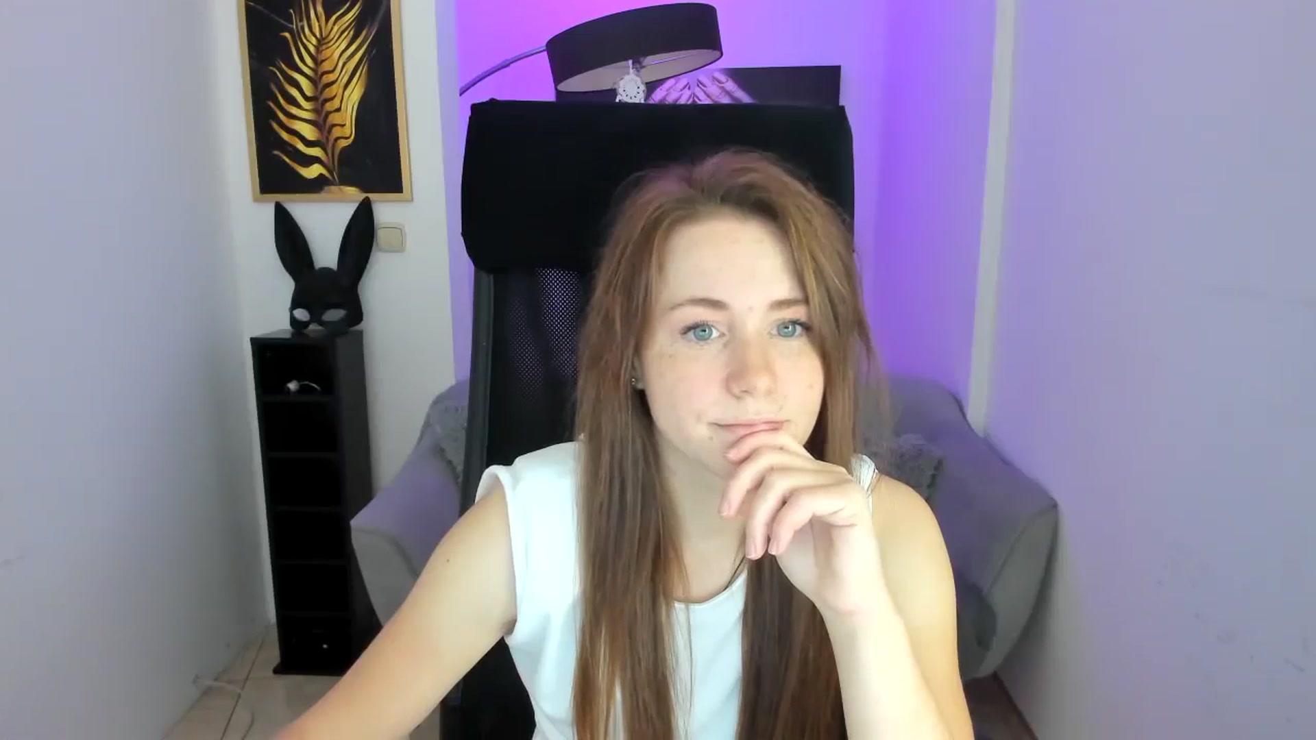 Gallery image thumbnail from Moonshinee's myfreecams stream on, 11/10/2024, 16:12 image 6 of 20