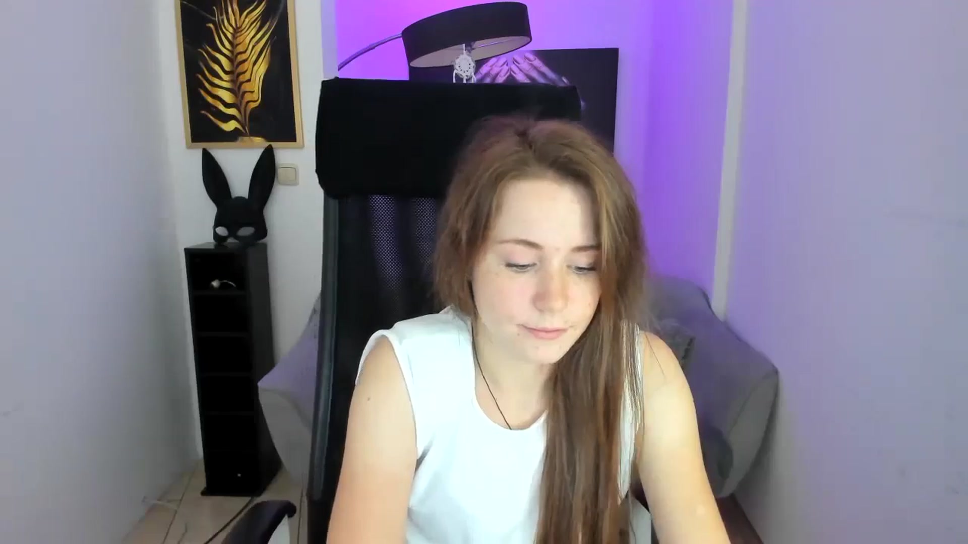 Gallery image thumbnail from Moonshinee's myfreecams stream on, 11/10/2024, 16:12 image 14 of 20