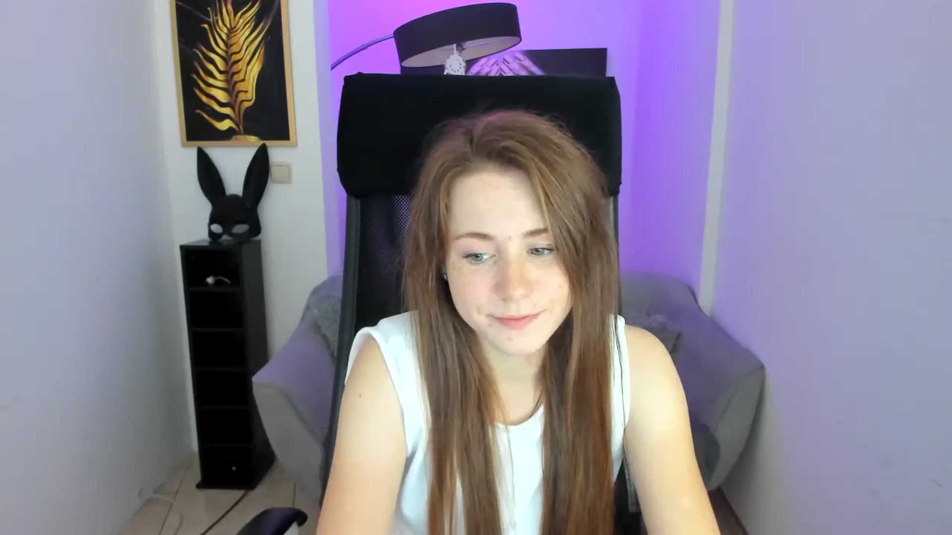 Gallery image thumbnail from Moonshinee's myfreecams stream on, 11/10/2024, 16:12 image 8 of 20