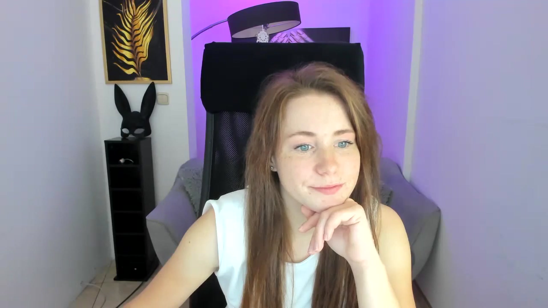 Gallery image thumbnail from Moonshinee's myfreecams stream on, 11/10/2024, 16:12 image 11 of 20