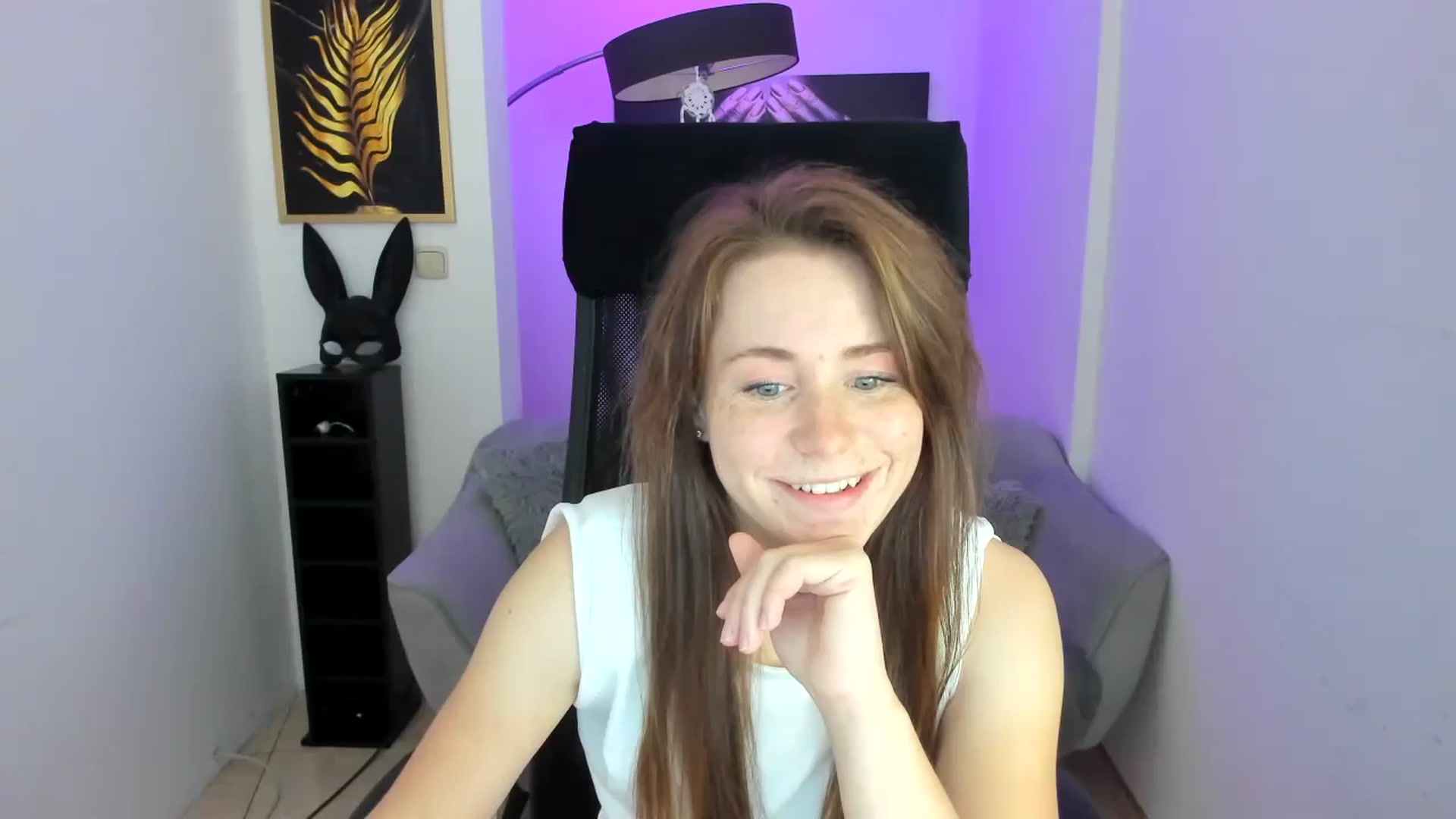 Gallery image thumbnail from Moonshinee's myfreecams stream on, 11/10/2024, 16:12 image 1 of 20