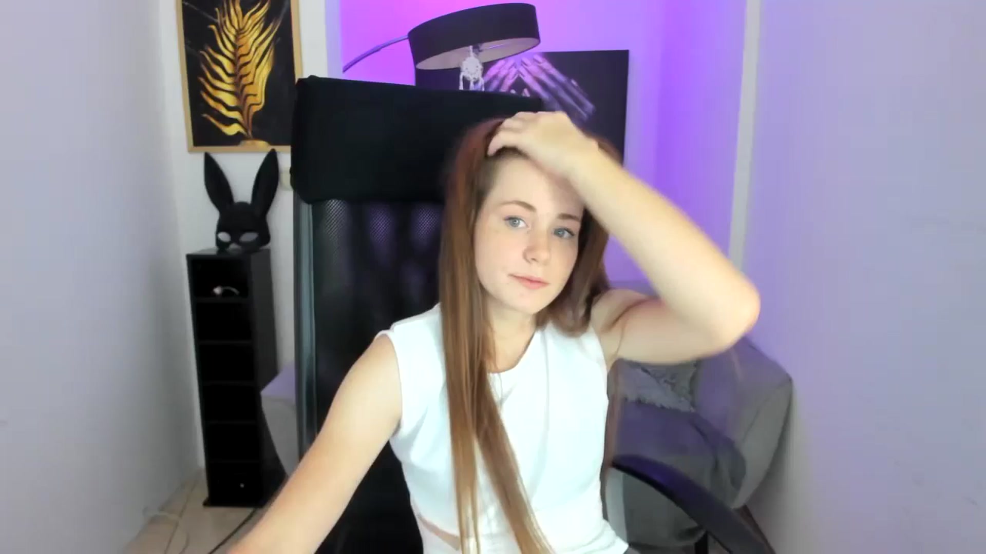 Gallery image thumbnail from Moonshinee's myfreecams stream on, 11/10/2024, 17:15 image 1 of 20