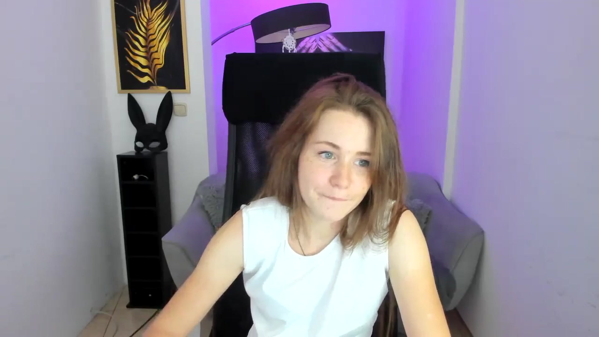 Gallery image thumbnail from Moonshinee's myfreecams stream on, 11/10/2024, 17:15 image 18 of 20