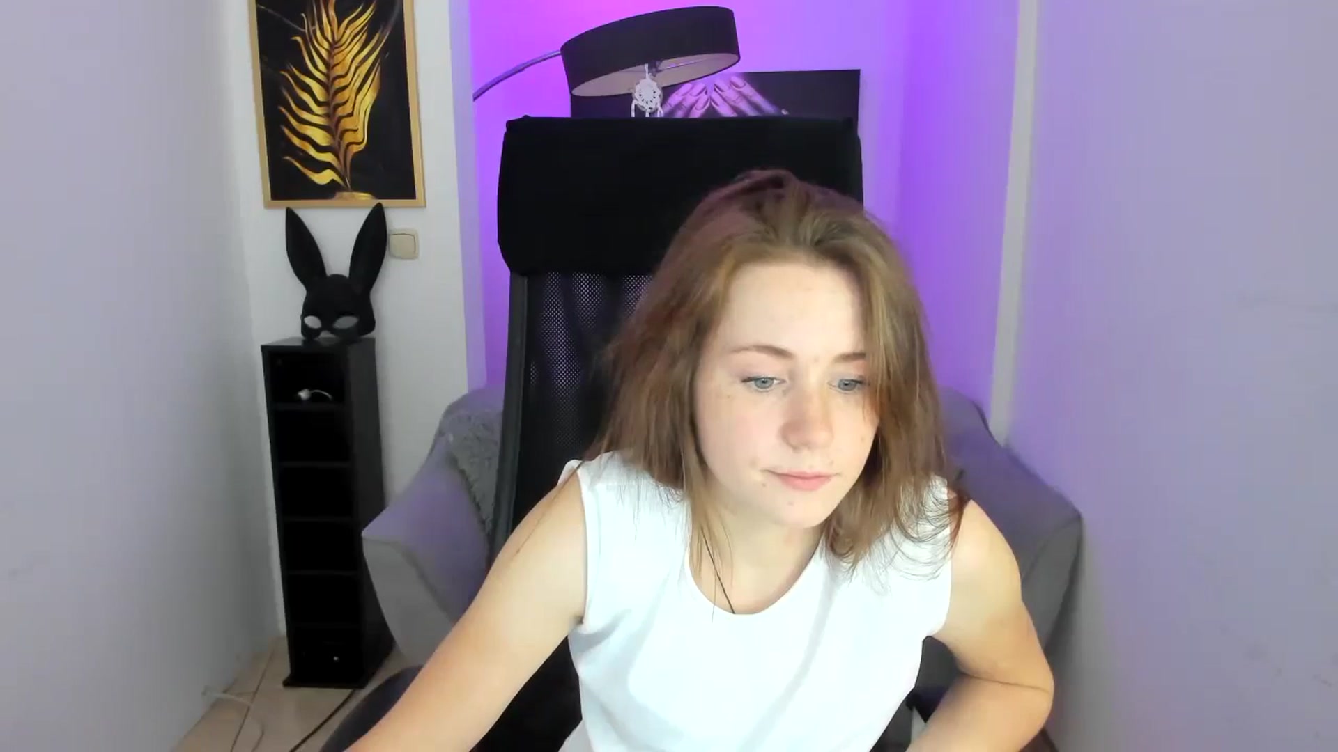 Gallery image thumbnail from Moonshinee's myfreecams stream on, 11/10/2024, 17:15 image 17 of 20