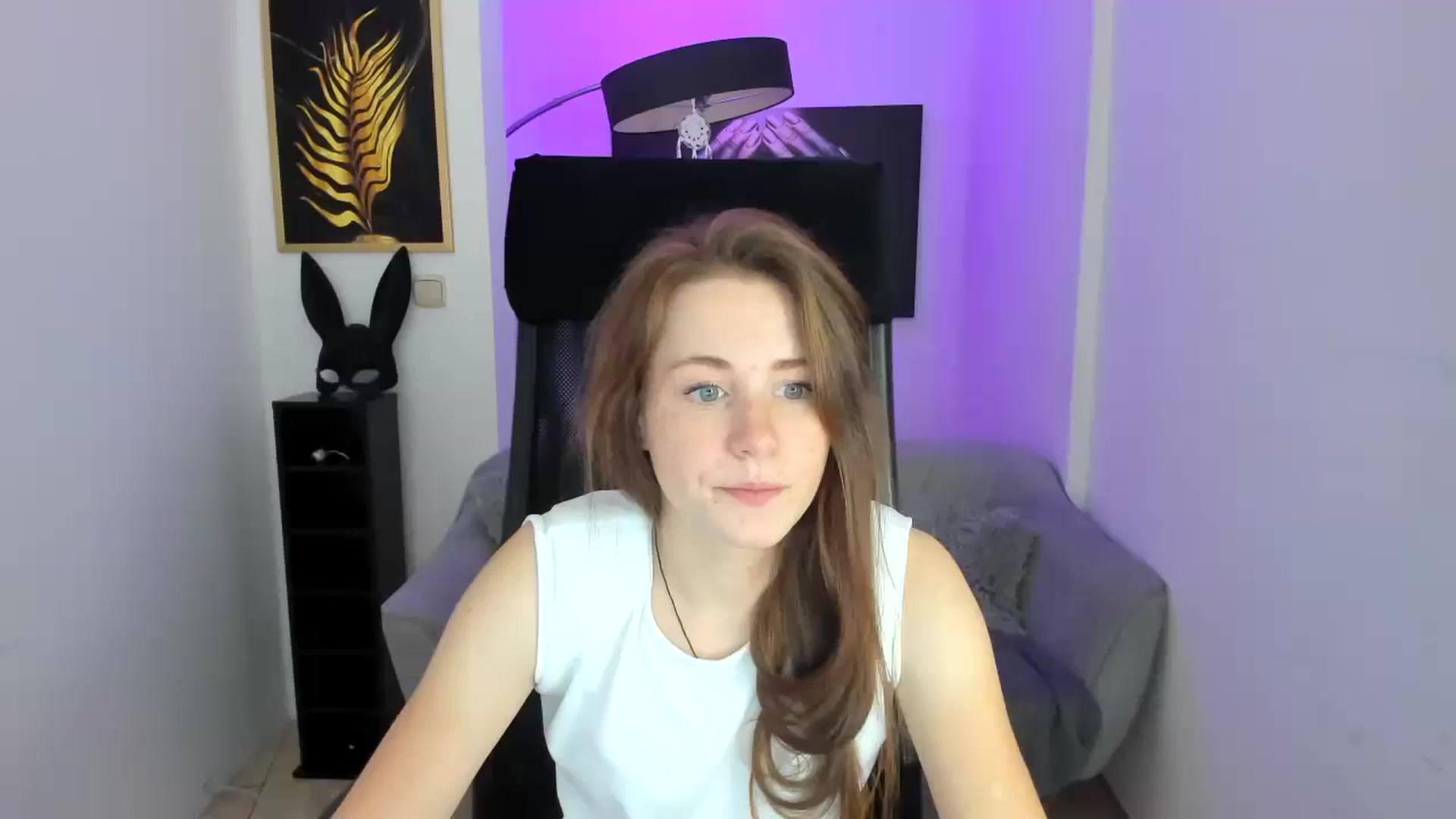 Gallery image thumbnail from Moonshinee's myfreecams stream on, 11/10/2024, 19:15 image 16 of 20