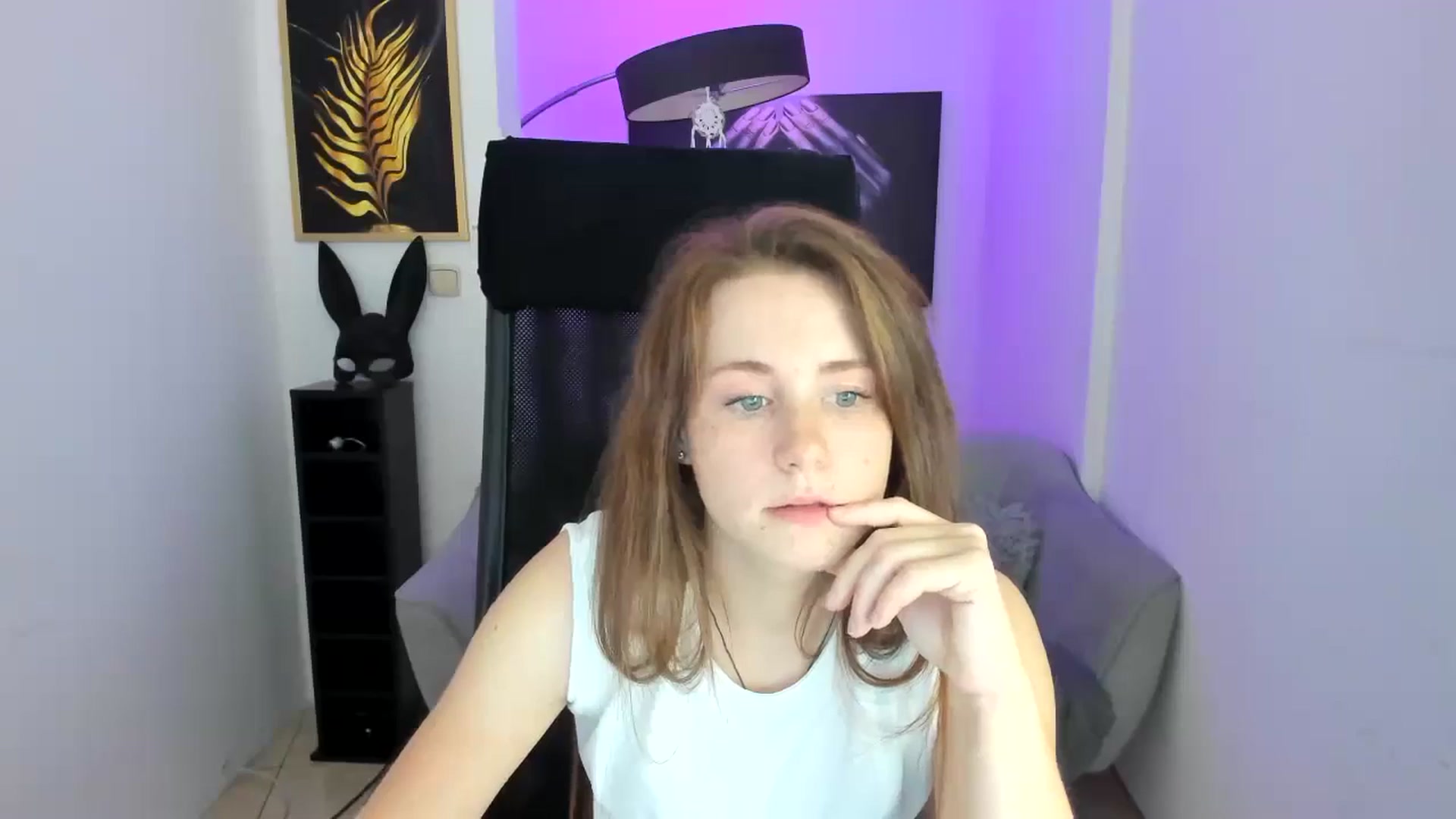 Gallery image thumbnail from Moonshinee's myfreecams stream on, 11/10/2024, 20:58 image 7 of 20