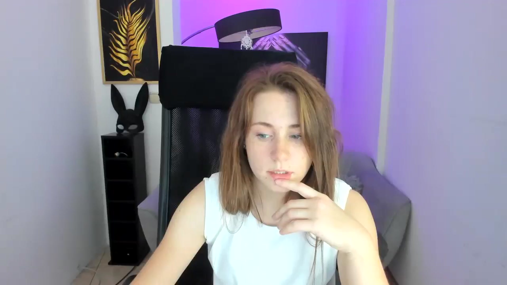 Gallery image thumbnail from Moonshinee's myfreecams stream on, 11/10/2024, 20:58 image 1 of 20