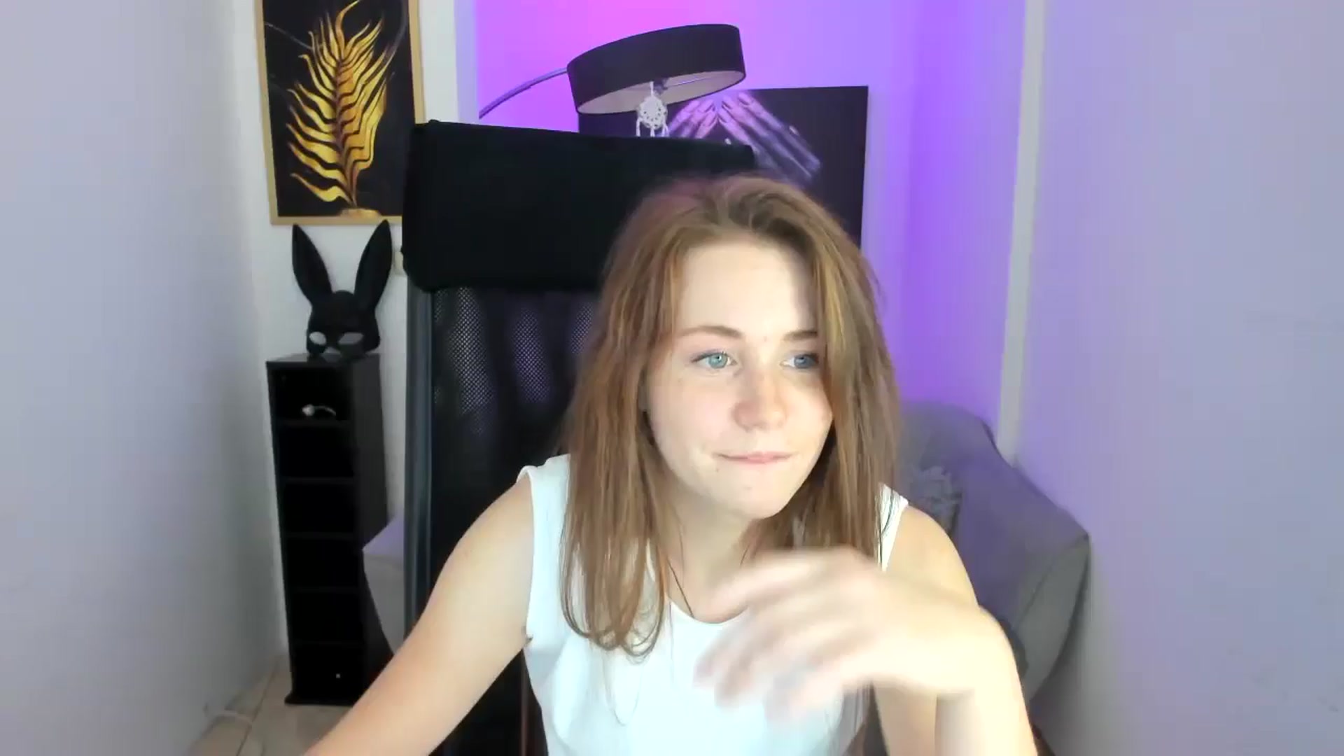 Gallery image thumbnail from Moonshinee's myfreecams stream on, 11/10/2024, 20:58 image 10 of 20