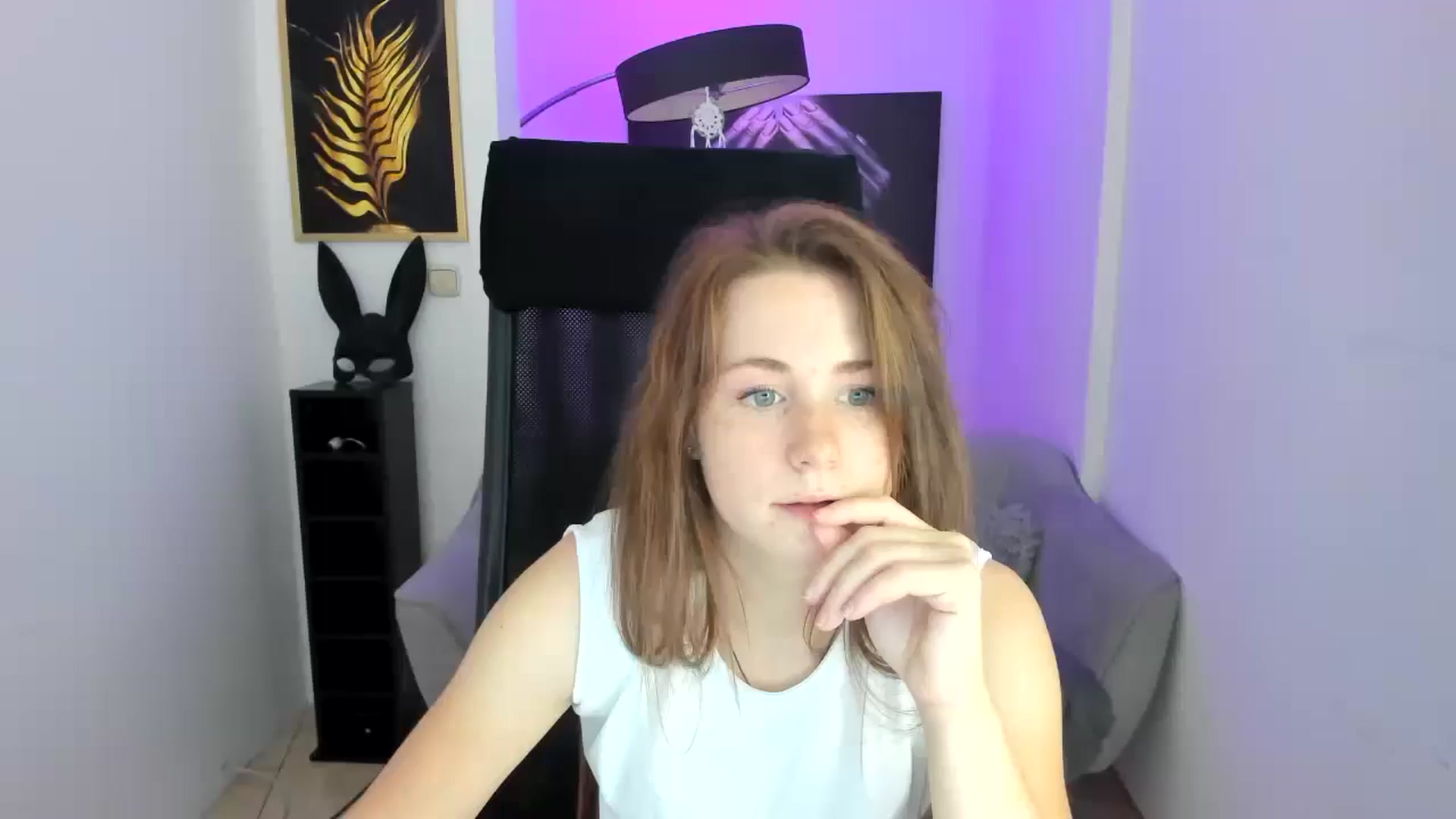 Gallery image thumbnail from Moonshinee's myfreecams stream on, 11/10/2024, 20:58 image 5 of 20