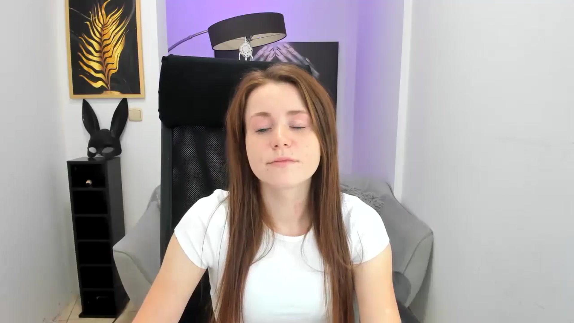 Gallery image thumbnail from Moonshinee's myfreecams stream on, 11/14/2024, 13:35 image 4 of 20
