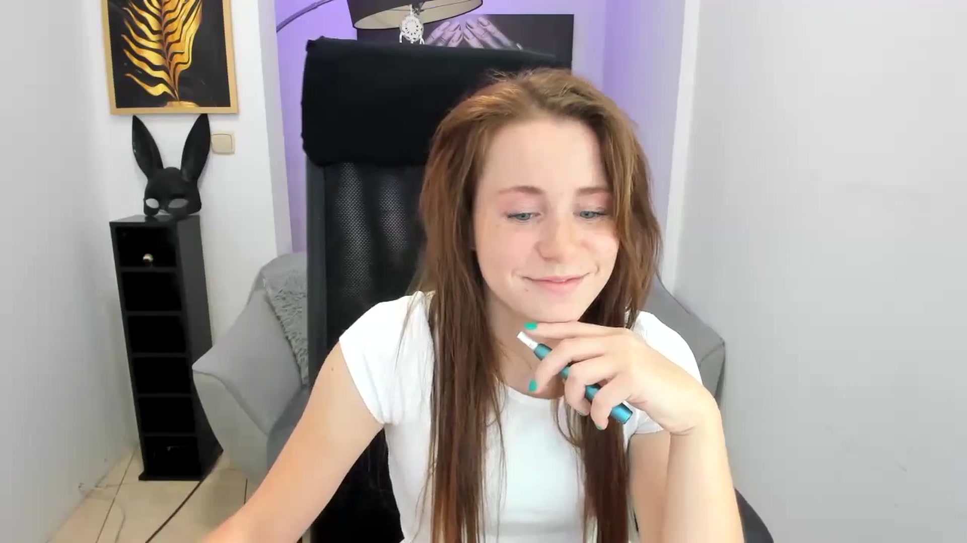 Gallery image thumbnail from Moonshinee's myfreecams stream on, 11/14/2024, 14:10 image 17 of 20