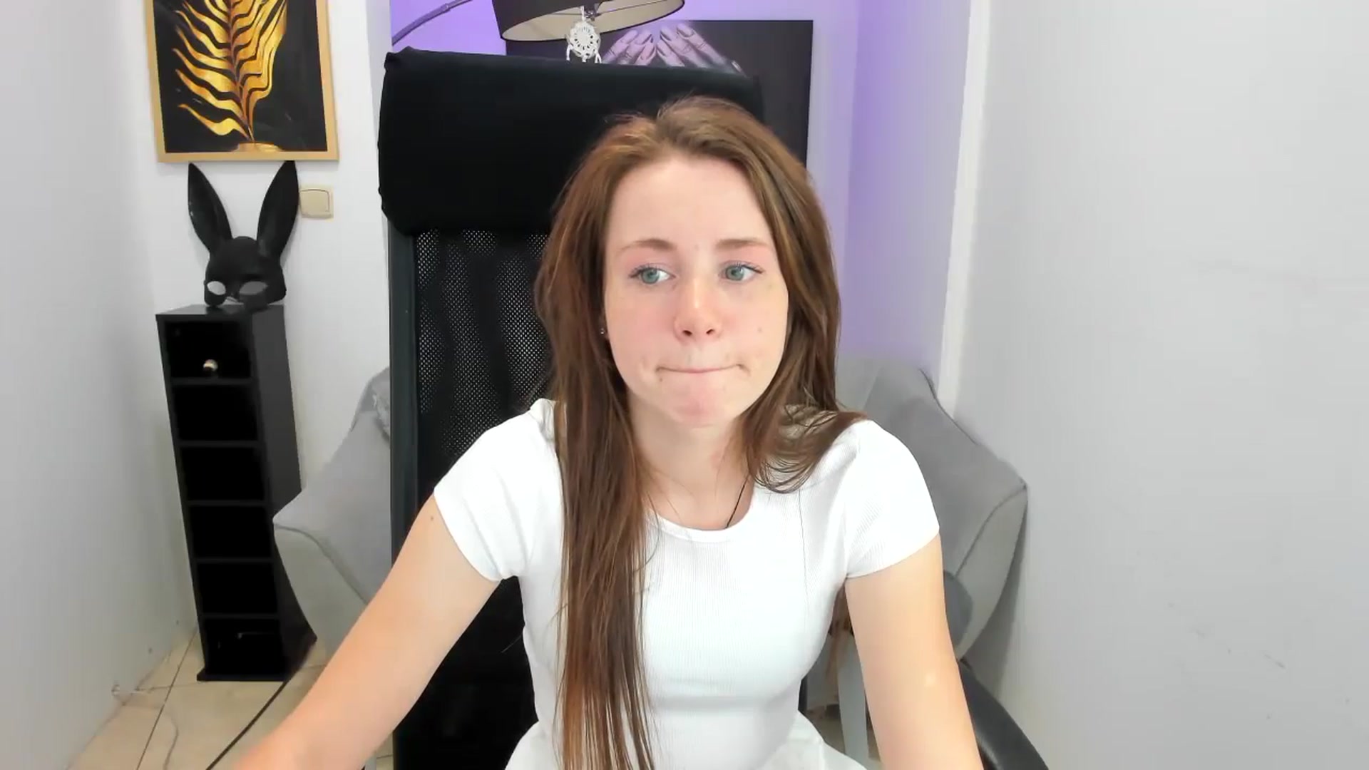 Gallery image thumbnail from Moonshinee's myfreecams stream on, 11/14/2024, 14:29 image 15 of 20
