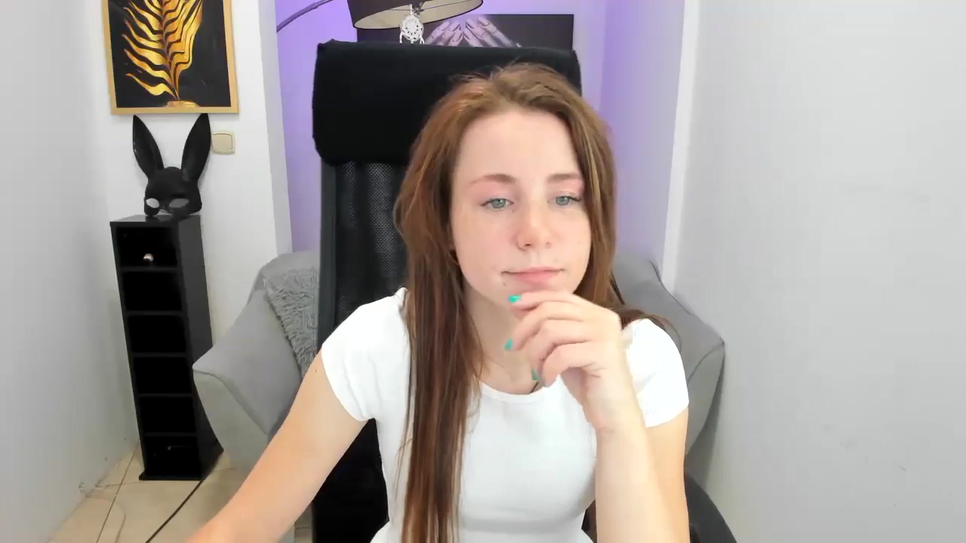 Gallery image thumbnail from Moonshinee's myfreecams stream on, 11/14/2024, 14:29 image 6 of 20