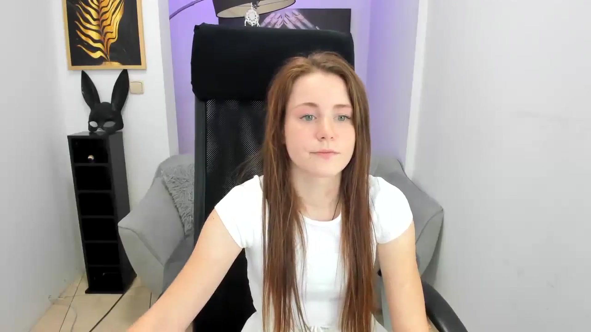 Gallery image thumbnail from Moonshinee's myfreecams stream on, 11/14/2024, 15:03 image 14 of 20
