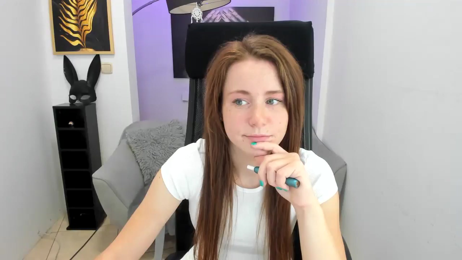 Gallery image thumbnail from Moonshinee's myfreecams stream on, 11/14/2024, 15:03 image 1 of 20