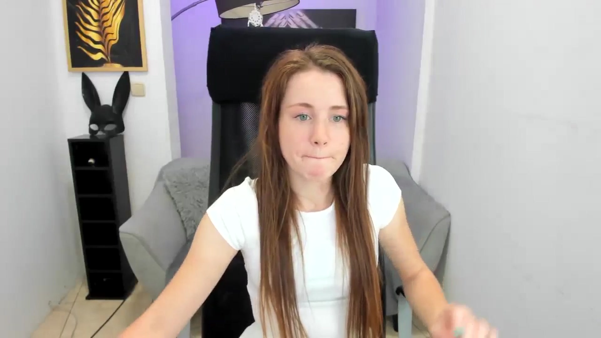 Gallery image thumbnail from Moonshinee's myfreecams stream on, 11/14/2024, 15:03 image 16 of 20