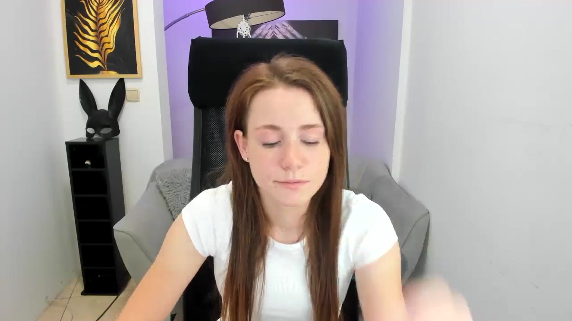 Gallery image thumbnail from Moonshinee's myfreecams stream on, 11/14/2024, 15:35 image 6 of 20