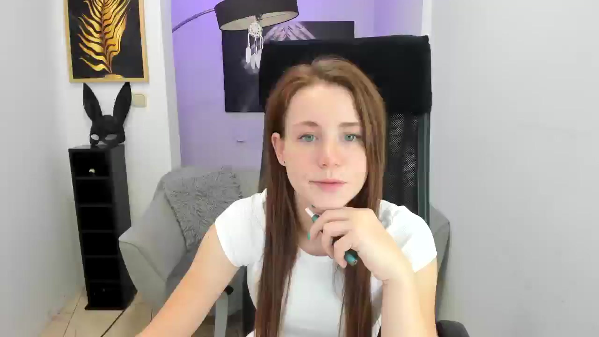 Gallery image thumbnail from Moonshinee's myfreecams stream on, 11/14/2024, 15:35 image 2 of 20