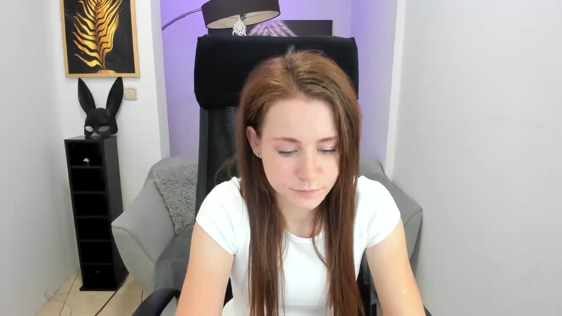 Gallery image thumbnail from Moonshinee's myfreecams stream on, 11/14/2024, 17:11 image 17 of 20