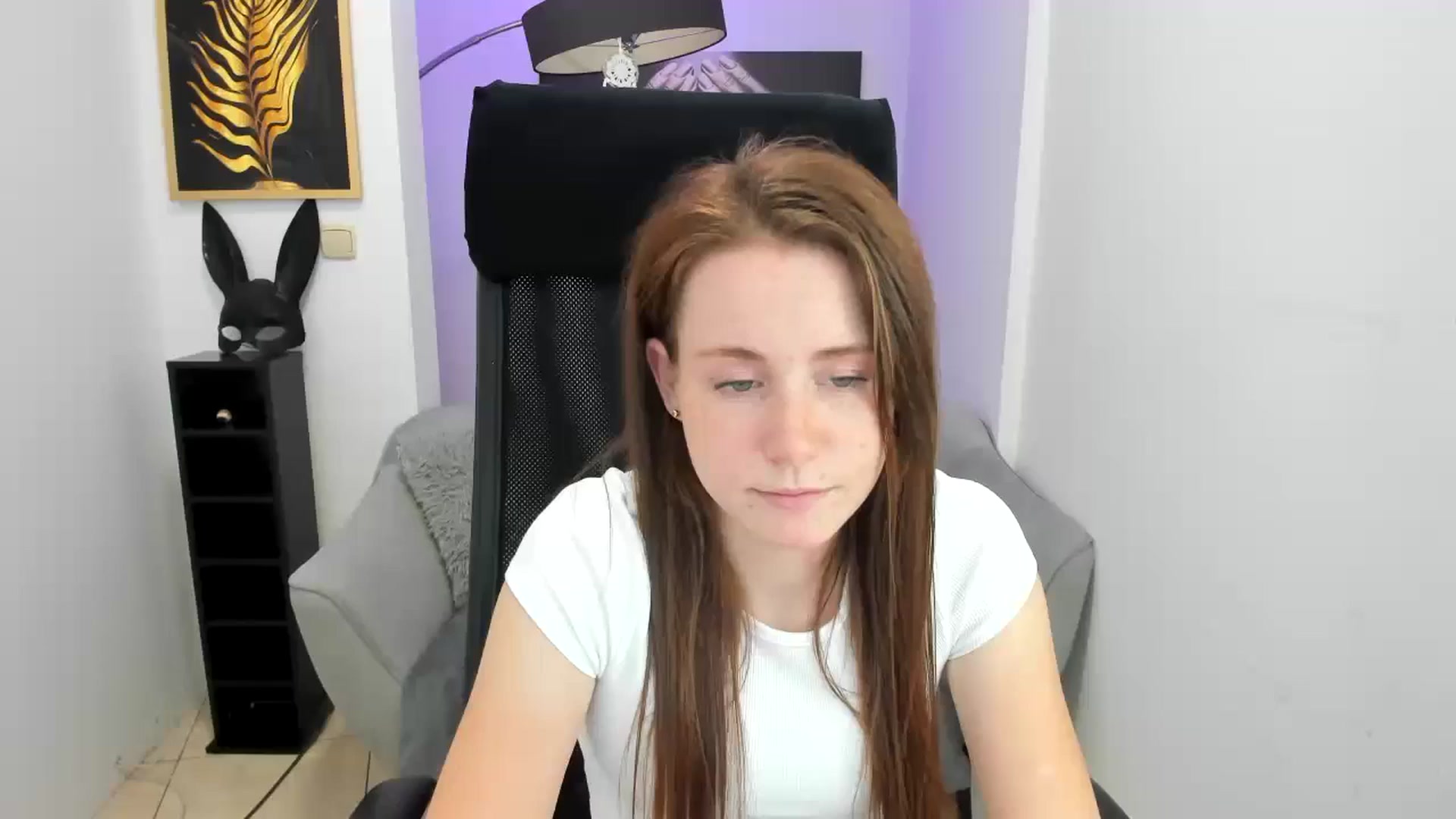 Gallery image thumbnail from Moonshinee's myfreecams stream on, 11/14/2024, 17:11 image 15 of 20