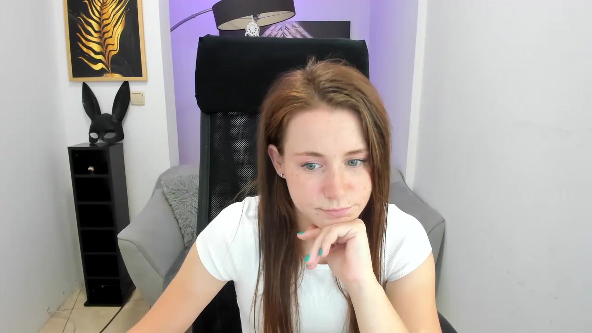 Gallery image thumbnail from Moonshinee's myfreecams stream on, 11/14/2024, 17:11 image 16 of 20