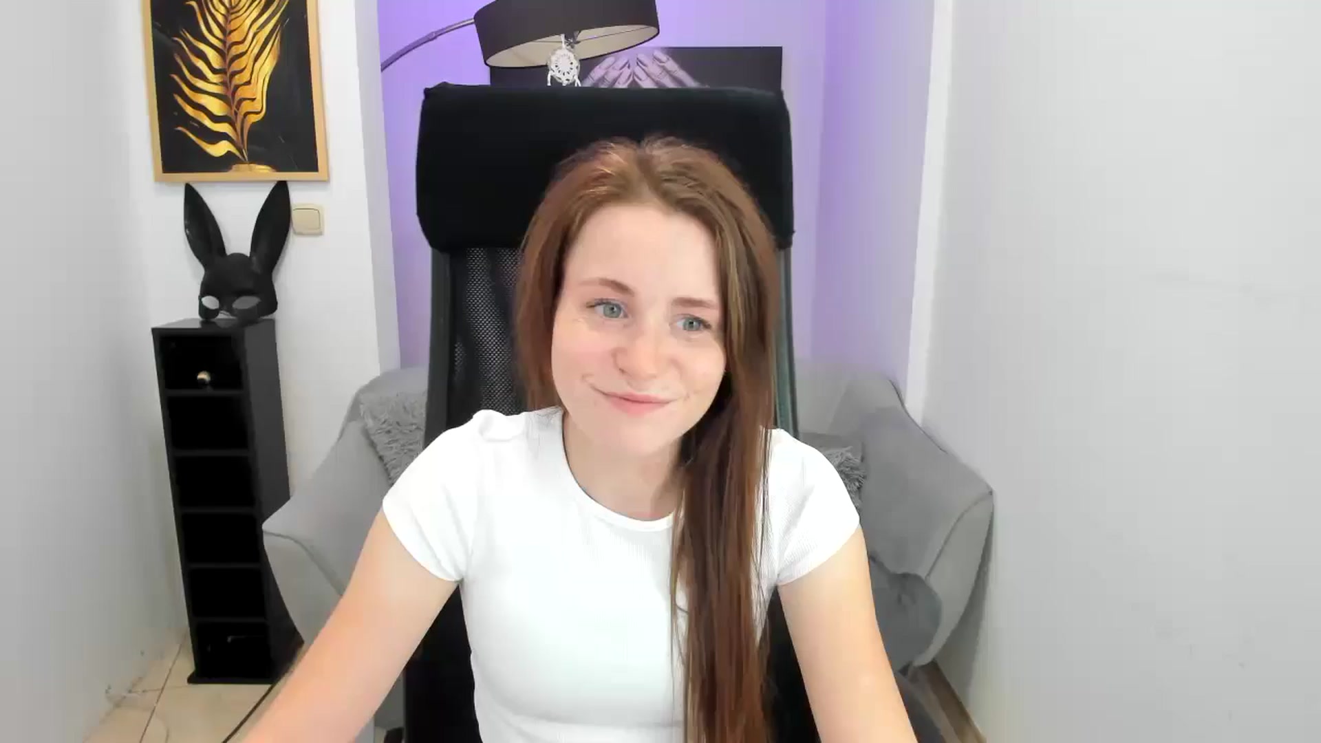 Gallery image thumbnail from Moonshinee's myfreecams stream on, 11/14/2024, 18:04 image 5 of 20