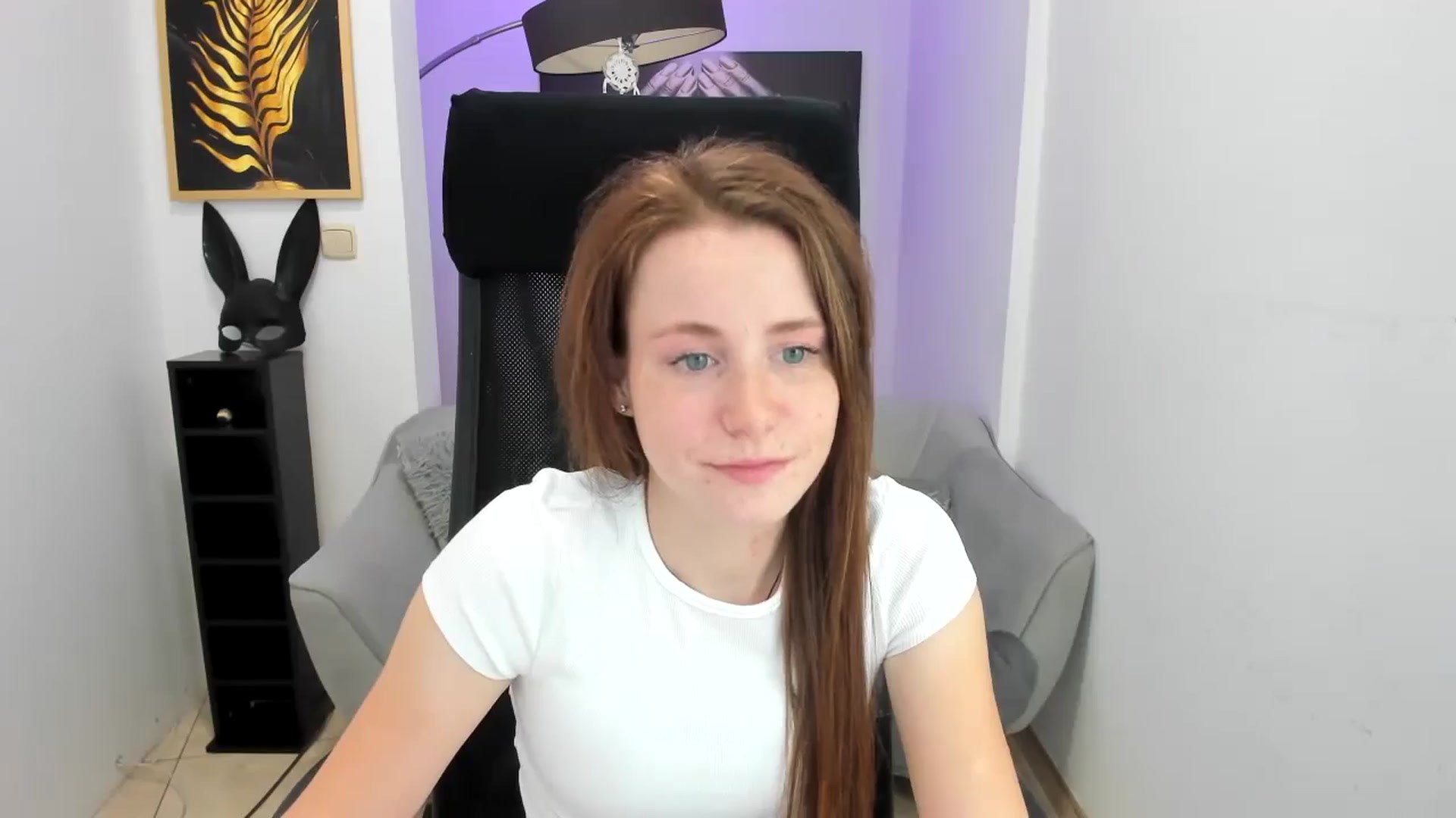 Gallery image thumbnail from Moonshinee's myfreecams stream on, 11/14/2024, 18:04 image 4 of 20