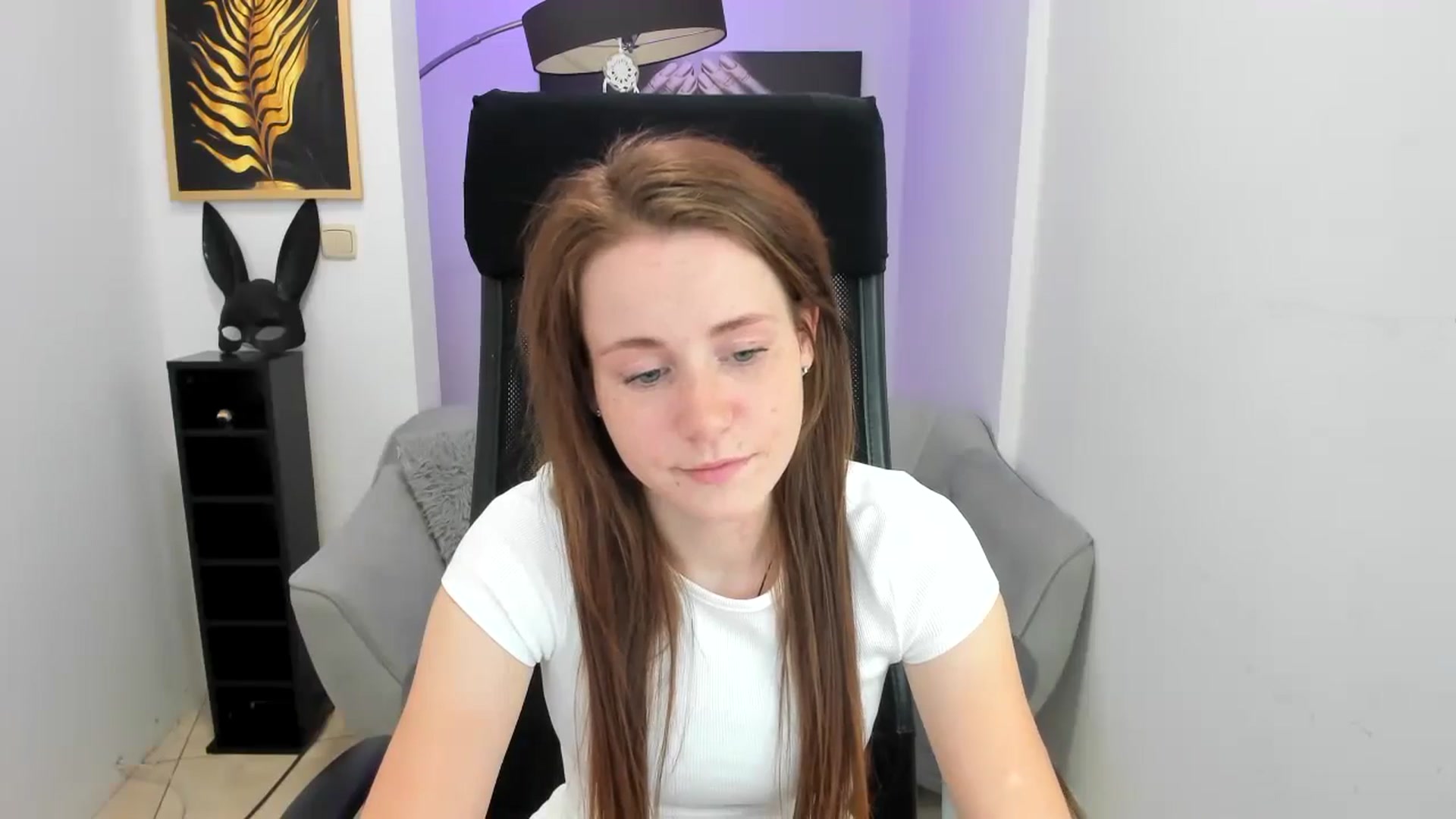 Gallery image thumbnail from Moonshinee's myfreecams stream on, 11/14/2024, 18:04 image 16 of 20
