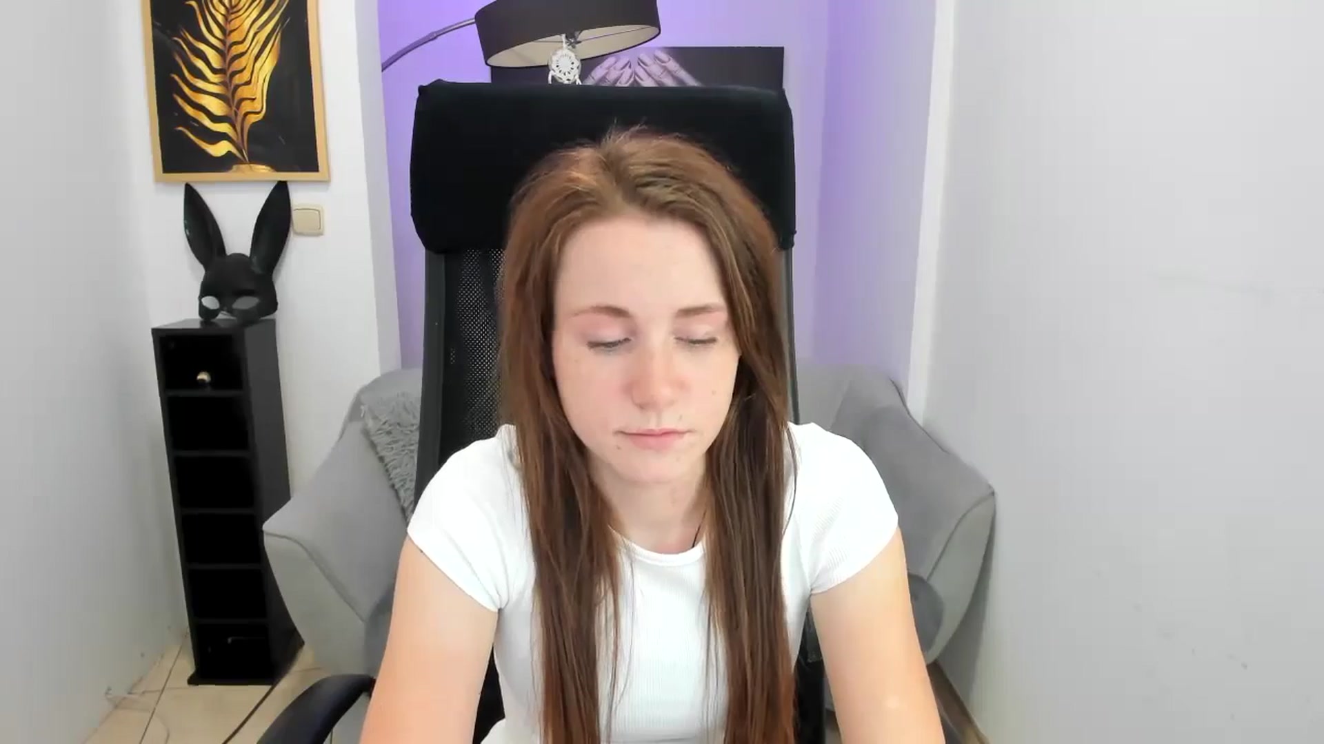 Gallery image thumbnail from Moonshinee's myfreecams stream on, 11/14/2024, 18:04 image 17 of 20