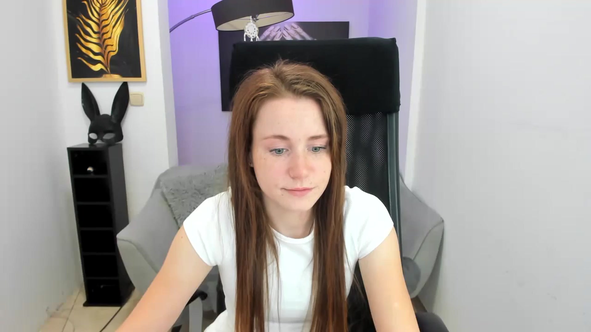 Gallery image thumbnail from Moonshinee's myfreecams stream on, 11/14/2024, 19:15 image 17 of 20