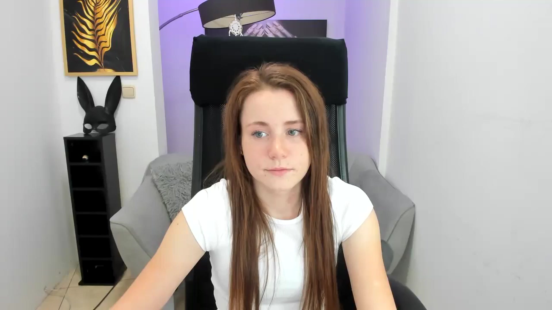 Gallery image thumbnail from Moonshinee's myfreecams stream on, 11/14/2024, 19:15 image 14 of 20