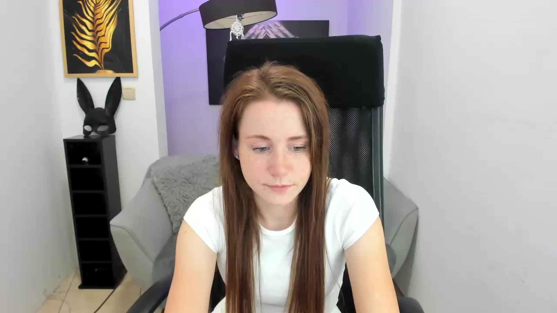Gallery image thumbnail from Moonshinee's myfreecams stream on, 11/14/2024, 19:15 image 18 of 20