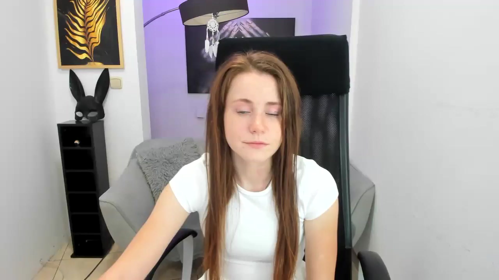 Gallery image thumbnail from Moonshinee's myfreecams stream on, 11/14/2024, 19:15 image 1 of 20