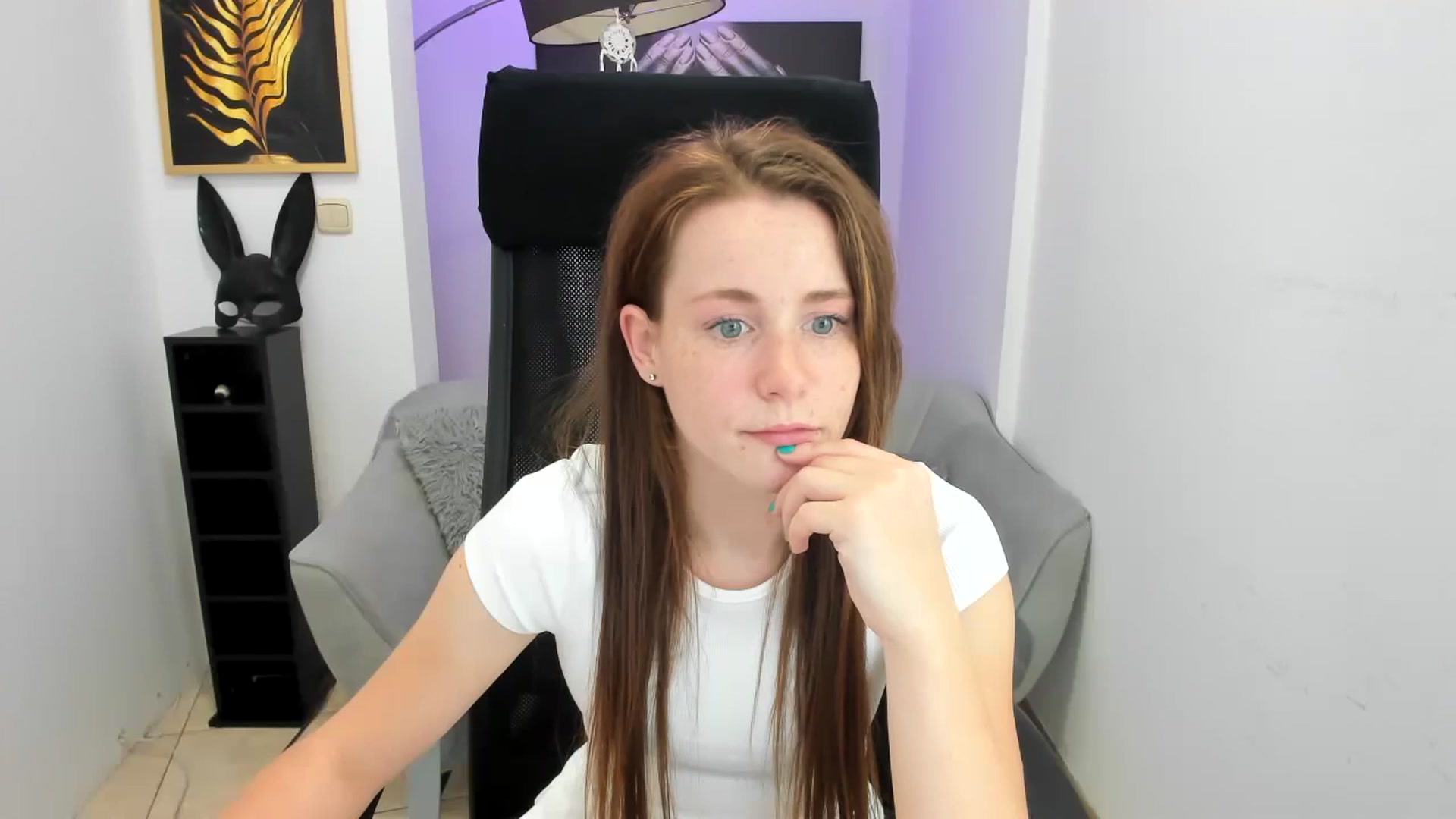 Gallery image thumbnail from Moonshinee's myfreecams stream on, 11/14/2024, 20:31 image 12 of 20