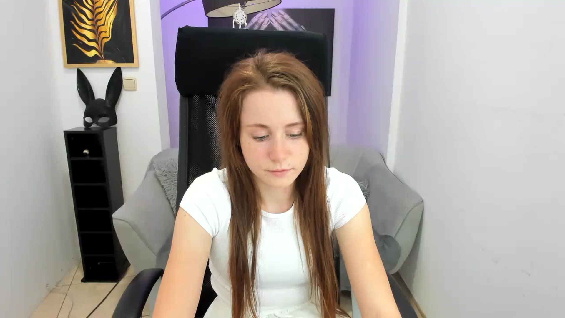 Gallery image thumbnail from Moonshinee's myfreecams stream on, 11/14/2024, 20:31 image 1 of 20