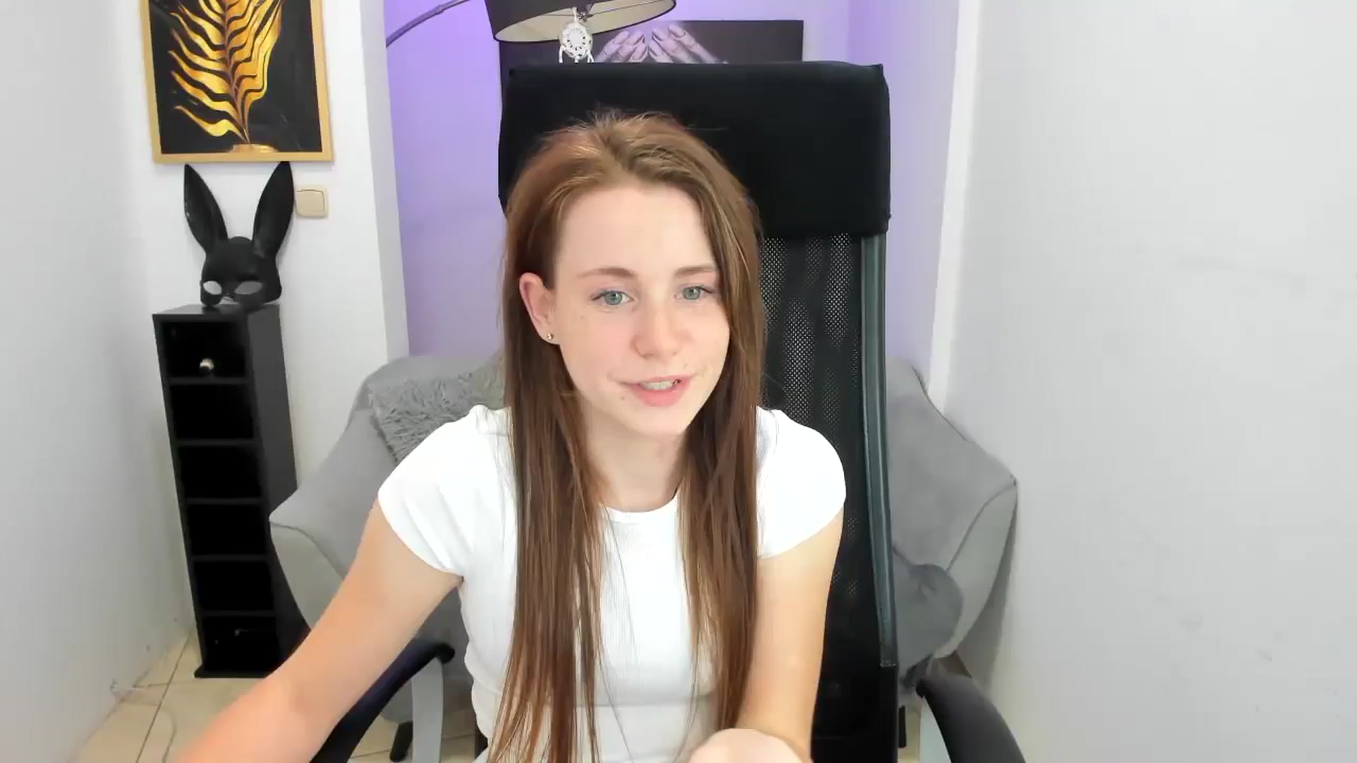 Gallery image thumbnail from Moonshinee's myfreecams stream on, 11/14/2024, 20:31 image 20 of 20