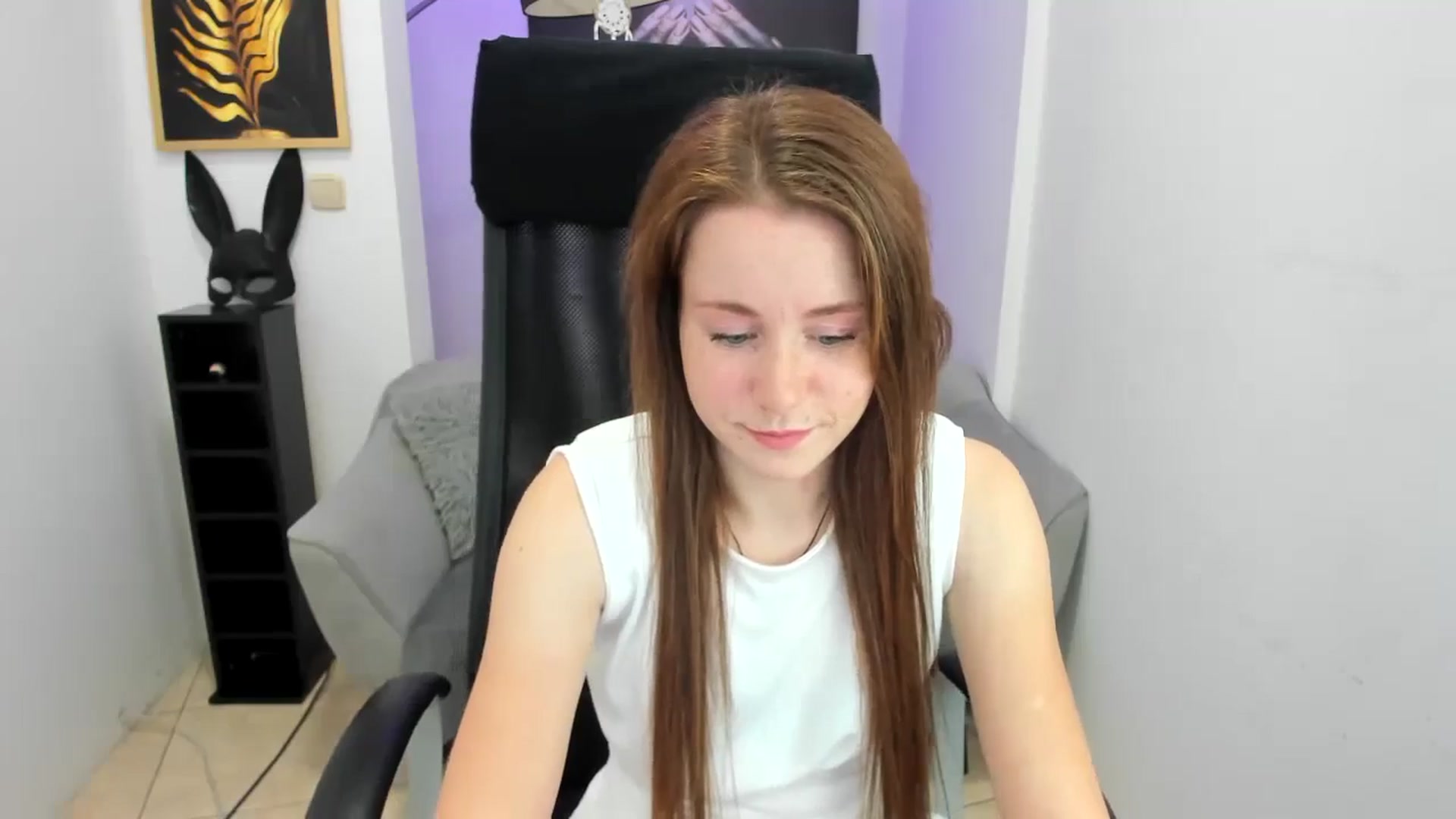Gallery image thumbnail from Moonshinee's myfreecams stream on, 11/15/2024, 13:40 image 16 of 20