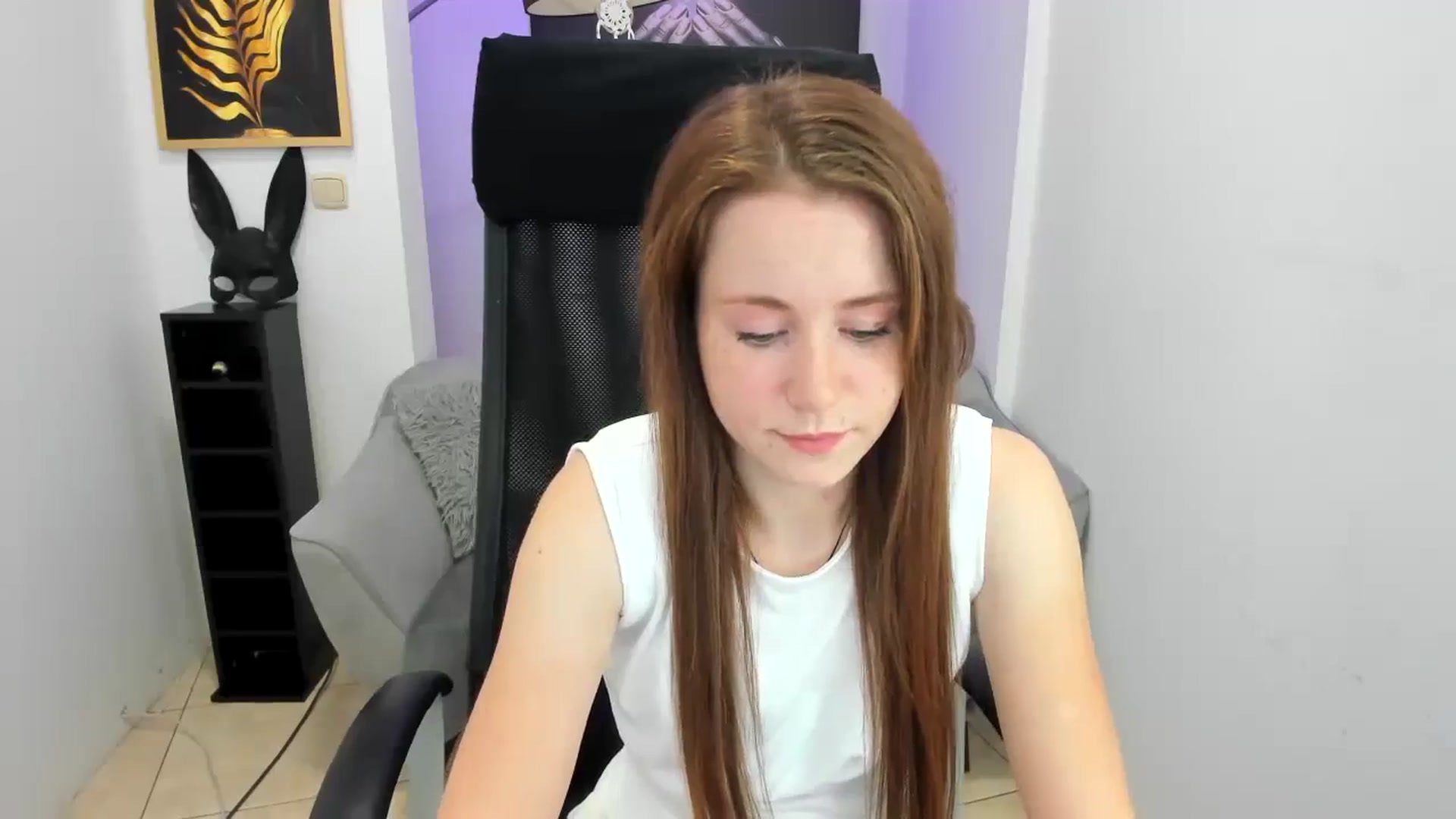 Gallery image thumbnail from Moonshinee's myfreecams stream on, 11/15/2024, 13:40 image 17 of 20